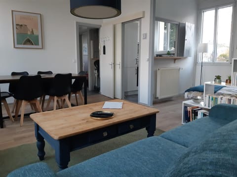 Bed, Library, TV and multimedia, Seating area, Dining area, internet, kitchen