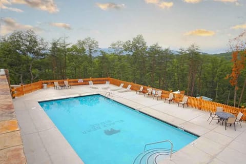 Awesome View, Pool, Hot Tub Game Room, Fireplace Casa in Pigeon Forge