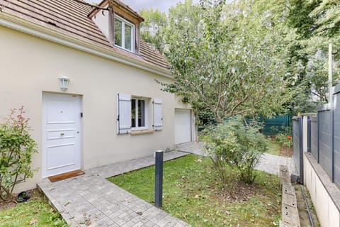 Property building, Garden, Garden view