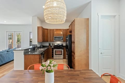 Bright Modern 3 Bedroom House in Hip East Austin House in Austin