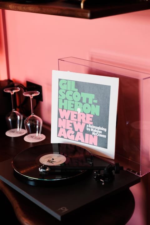 Business facilities, oven