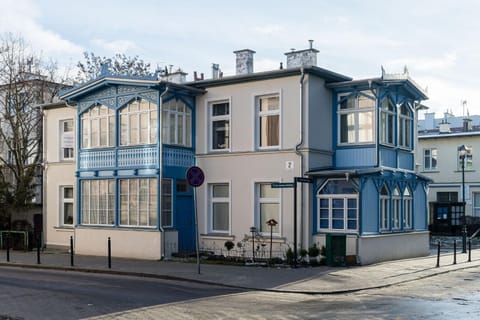 Property building, Neighbourhood