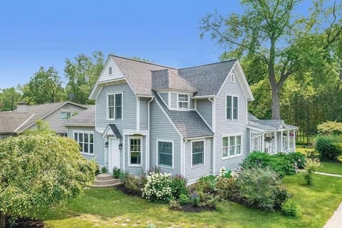 Property building, Facade/entrance, Garden