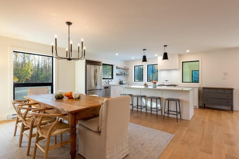 Dining area, kitchen