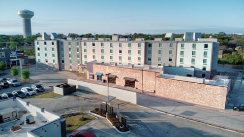 Property building, Nearby landmark, Facade/entrance, Neighbourhood, Bird's eye view