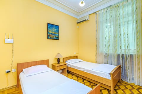 Targovu Nizami Street 4 room Eigentumswohnung in Baku