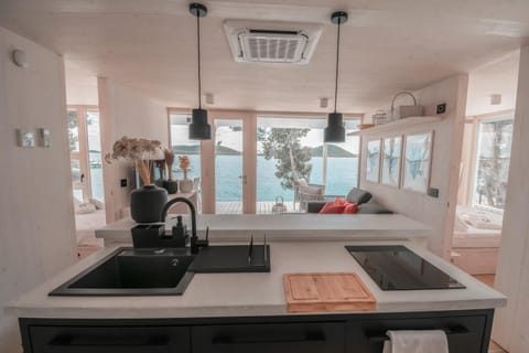 Kitchen or kitchenette, Sea view, stove