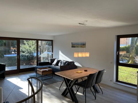 Seating area, Dining area, Garden view