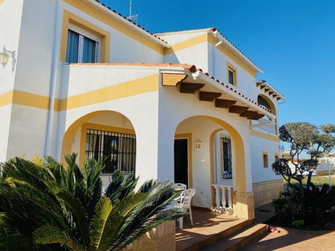 Property building, Facade/entrance, Off site