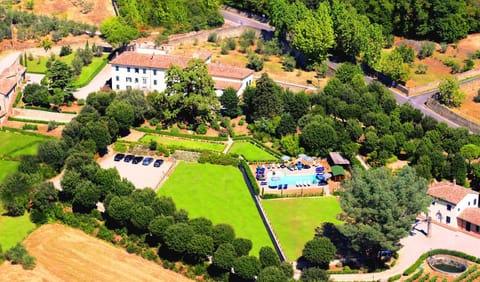 Facade/entrance, Bird's eye view, Swimming pool