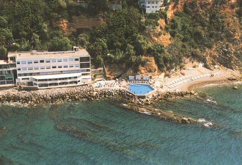 Property building, Beach, Swimming pool