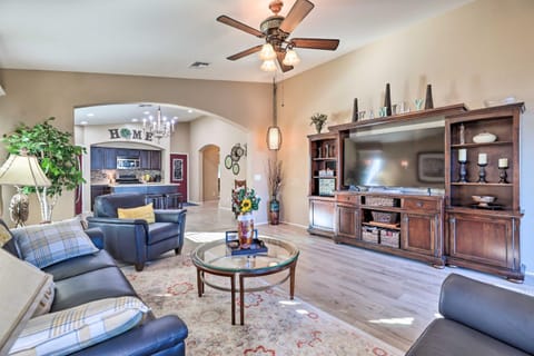 Maricopa Home with Swim-Up Bar, Heated Pool and Slide Maison in Maricopa