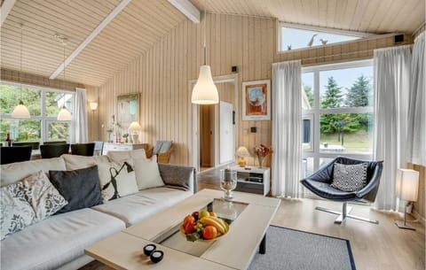 Nice Home In Lkken With Sauna Haus in Løkken