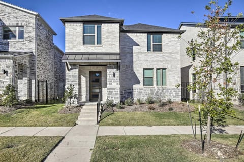 Modern Frisco Hideout with Patio and Game Room! House in Frisco