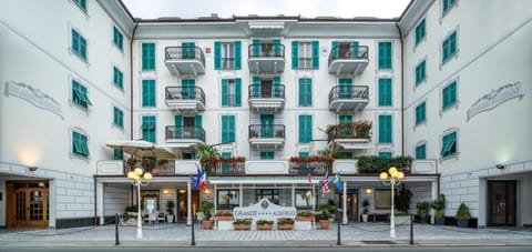 Property building, Facade/entrance, Day, Location