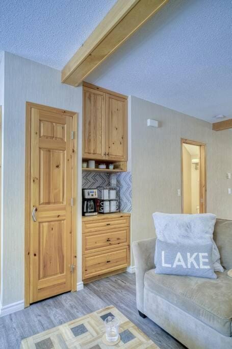 5 Mins to Banff - Cozy Townhome 2BR&2BATH - Banff Pass Included Condo in Canmore