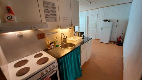 Kitchen or kitchenette, Communal kitchen