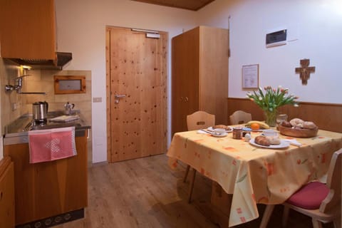 Ferienwohnungen St Hippolyt mit Hallenbad Apartment hotel in Algund