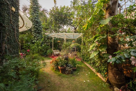 SaffronStays Birdsong, Madh - pet-friendly villa at Madh Island Villa in Mumbai