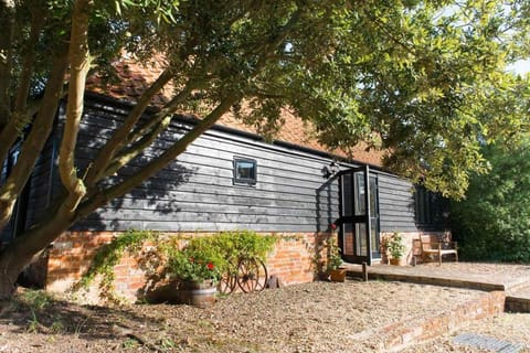 Bromans Barn a beautiful cottage by the Sea and Cudmore Nature Reserve House in Mersea Island