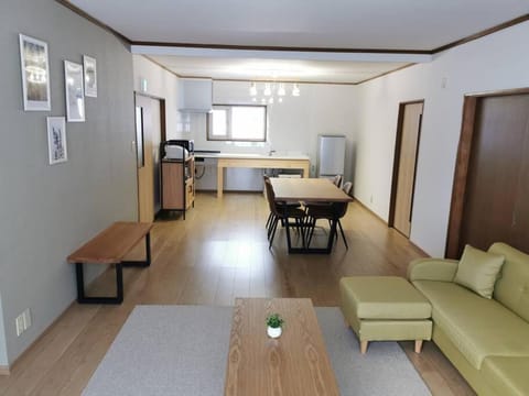 House Of Joy Furano 15 mins to ski resort Chalet in Furano