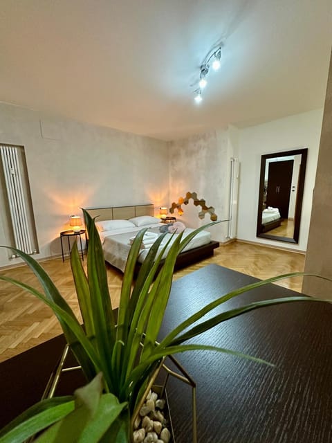 Bed, Photo of the whole room, Floor plan, locker