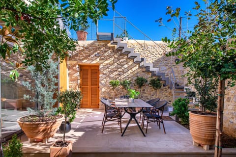 Facade/entrance, Inner courtyard view