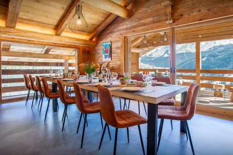 Seating area, Dining area, Mountain view