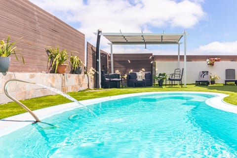 Villa Samperez Piscina Jardin 5 Dormitorios 12 Personas House in Las Palmas de Gran Canaria