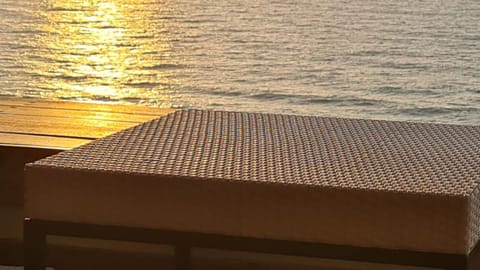 סוויטת כוכב הים ומרפסת גן מול גלי הים ומדרגות ישר לחוף העונות Apartment hotel in Netanya
