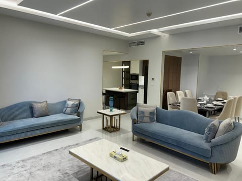 USMANS 4BDRM JBR Sadaf Next to Ritz Carlton Walk Daily Housekeeping JBR Apartment in Dubai