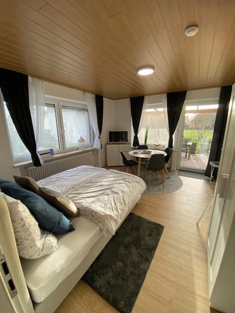 Bed, Living room, Photo of the whole room, Seating area, Bedroom