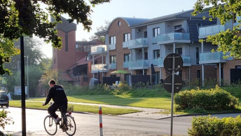 Property building, Balcony/Terrace, sunbed