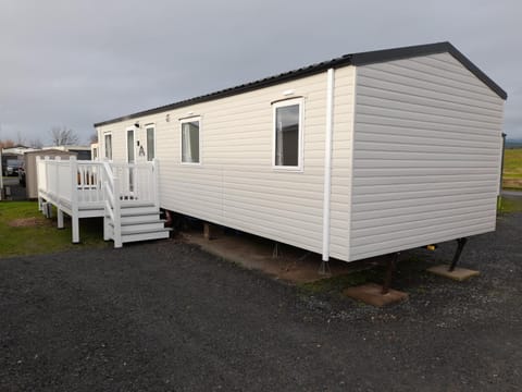 3 Bedroom Modern Caravan Sleeps up to 8 Campground/ 
RV Resort in Barrow-in-Furness District