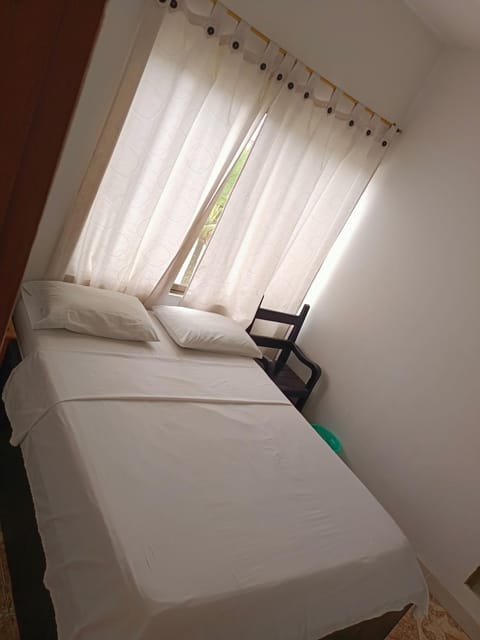 Bed, Photo of the whole room, Bedroom, Street view