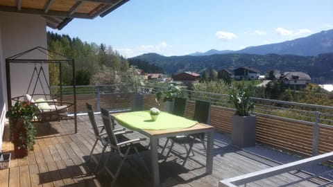 Balcony/Terrace, Garden view, Lake view, Mountain view