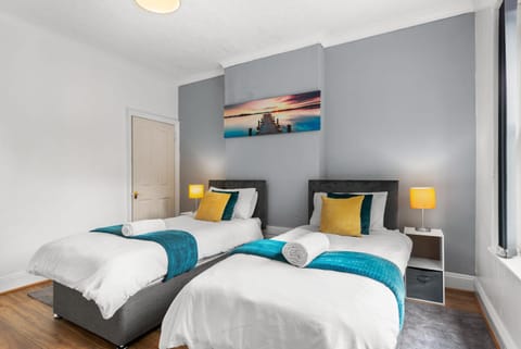 HILLTOP PLACE SUITES near MEADOWHALL Apartment in Rotherham