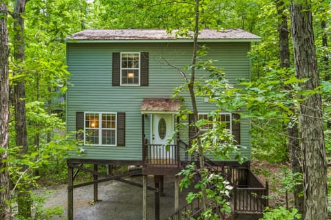 Serenity Escape Treehouse on 14 acres near Little River Canyon House in Fort Payne