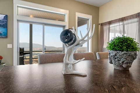 Oh What A View! - Lower Suite Copropriété in Vernon