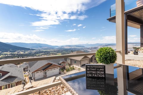 Oh What A View! - Lower Suite Copropriété in Vernon