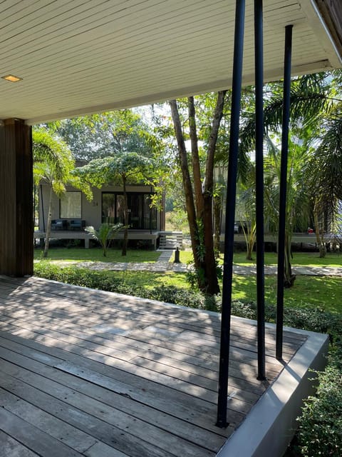 View (from property/room), Balcony/Terrace, Garden view