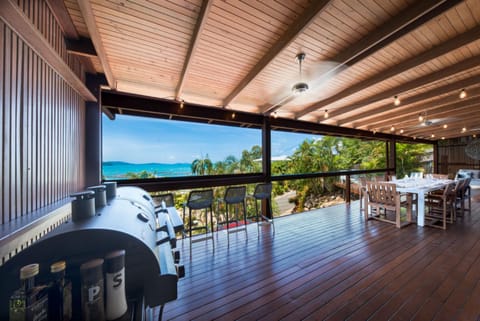 Beyond The Palms - Airlie Beach House in Airlie Beach