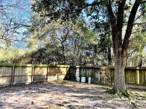 Cosy House - 3 Bed, 2 Baths in The Woodlands Haus in The Woodlands