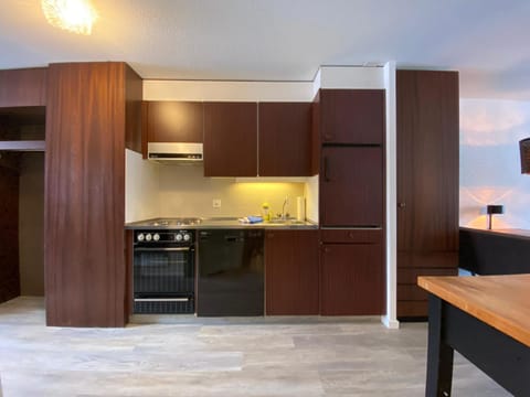 Kitchen or kitchenette, kitchen