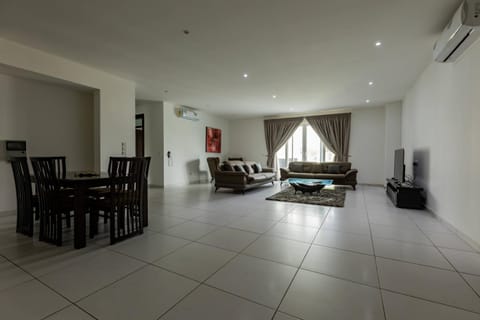 Accra Fine Suites - Henrietta's Residences Condo in Accra