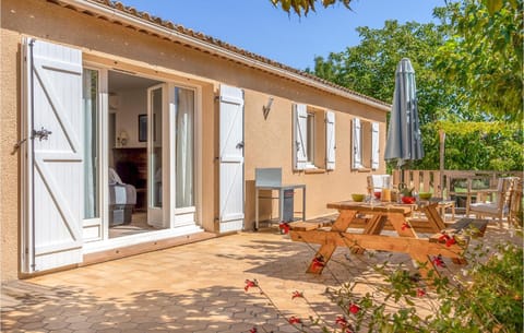 Stunning home in Salernes with WiFi, 3 Bedrooms and Outdoor swimming pool Casa in Salernes