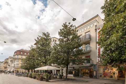 Property building, Neighbourhood, City view, Street view, Location