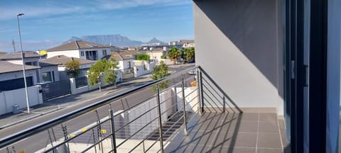 LND GUEST HOUSE Bed and Breakfast in Cape Town
