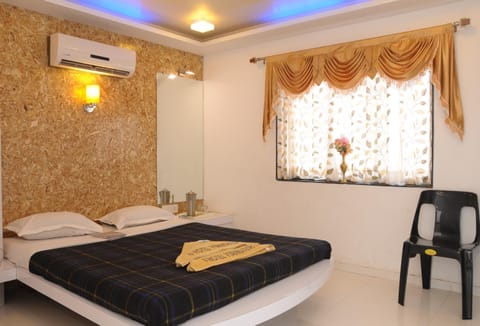 Hotel Vyankatesh & Pure Veg Restaurant Bed and Breakfast in Mahabaleshwar