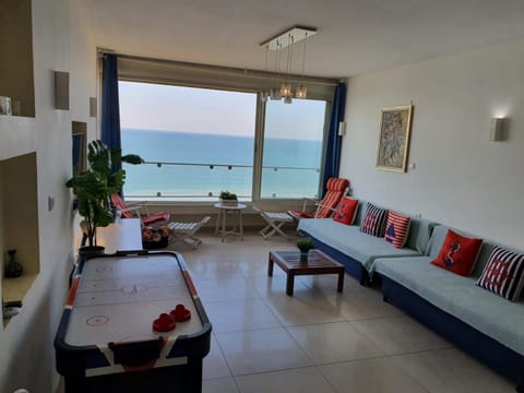 Royal suite with sea view- private jaccuzi-Also suitable for orthodox people Apartahotel in Netanya